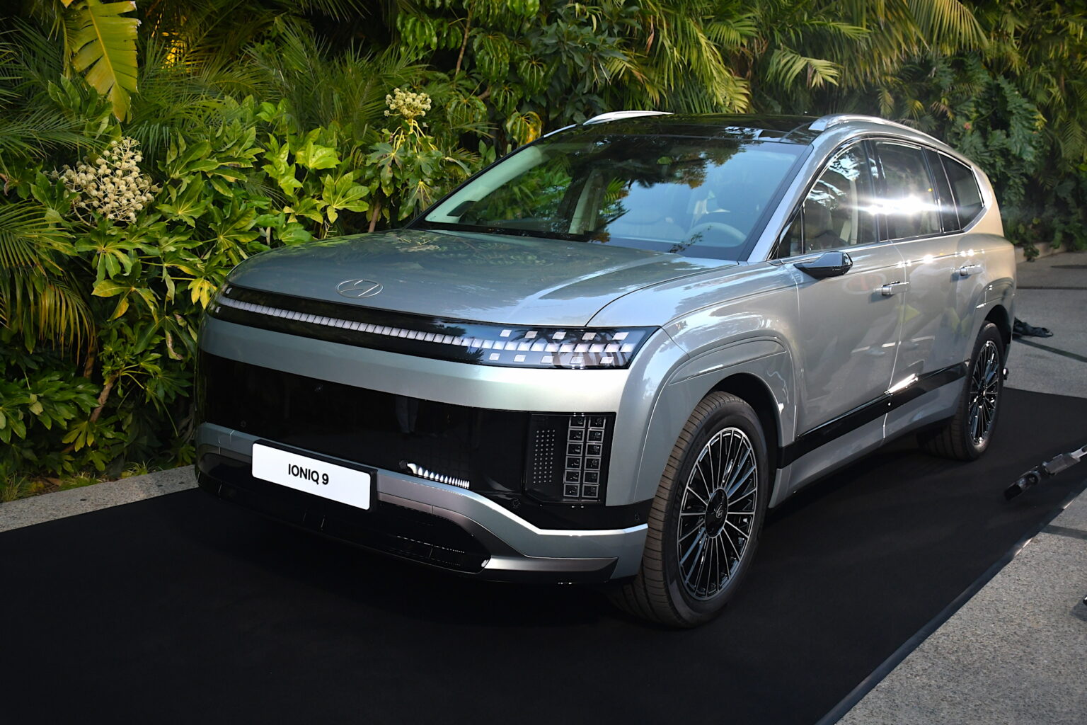 Hyundai-Ioniq-9