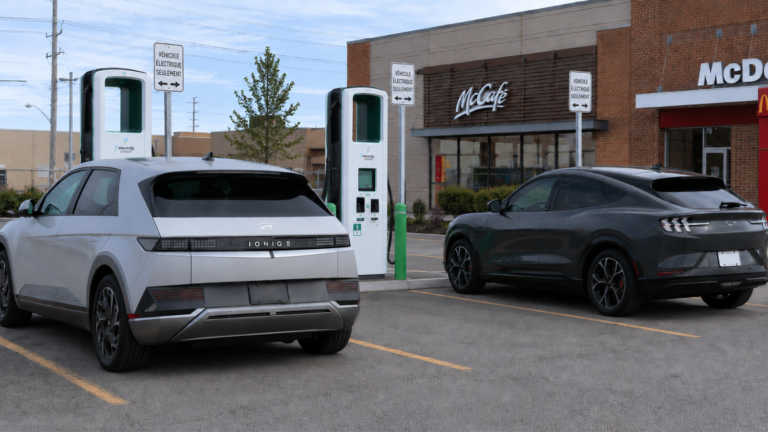 vé en charge devant un commerce
